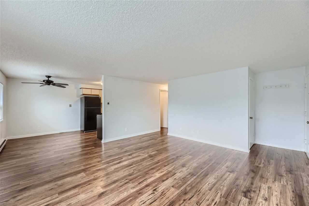 10710 Stone Ave N - Photo 4 of 12