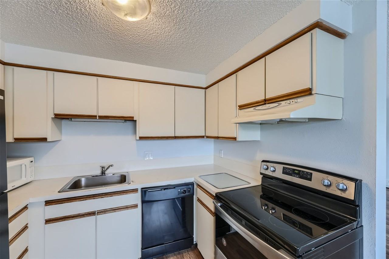 10710 Stone Ave N - Photo 2 of 12