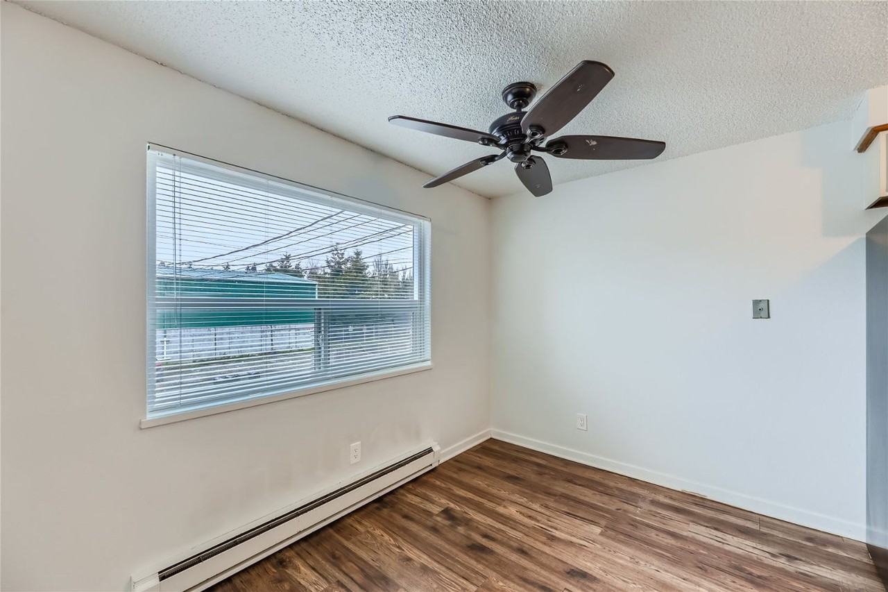 10710 Stone Ave N - Photo 7 of 12