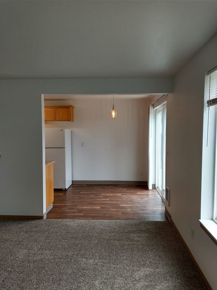 460 Ecols St S - Photo 3 of 18