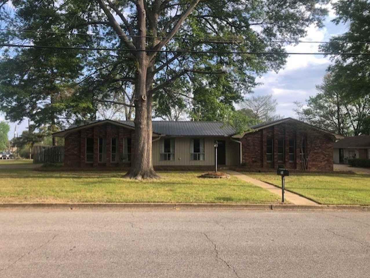 2510 Confederate Ave - Photo 2 of 12