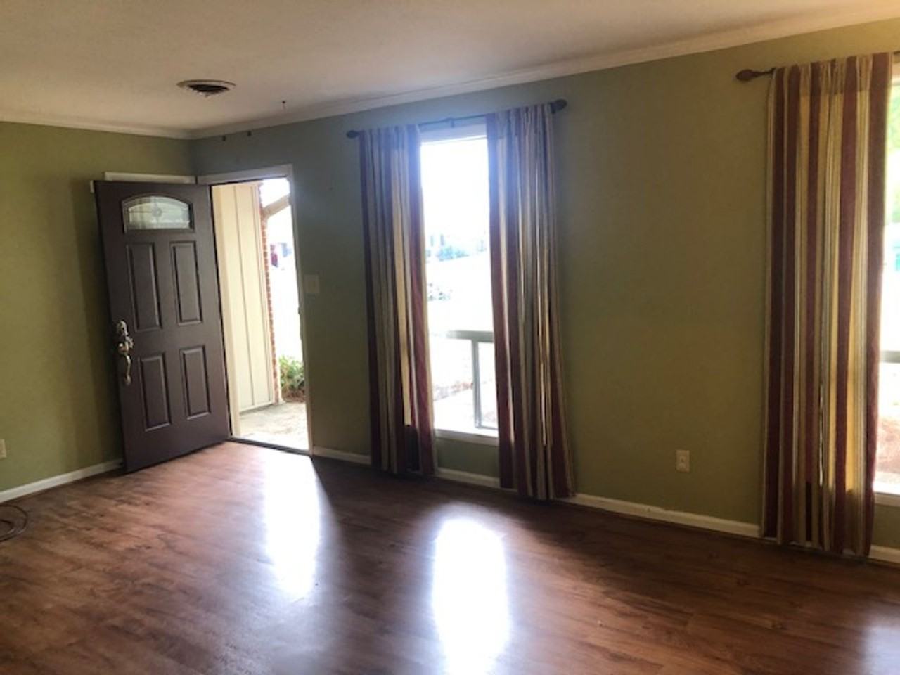 2510 Confederate Ave - Photo 3 of 12