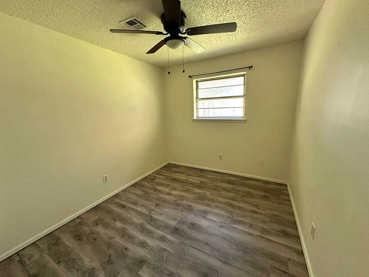 421 Northwest 89th Street - Photo 5 of 19