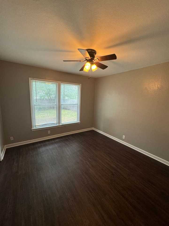 5200 Sabelle Ln - Photo 3 of 7