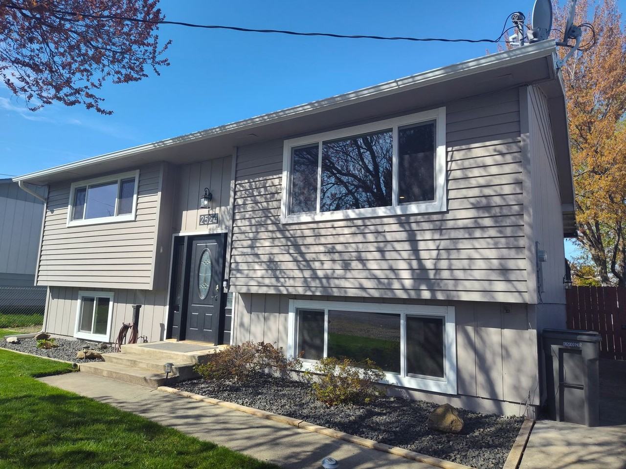 2524 Stafford Dr - Photo 2 of 17
