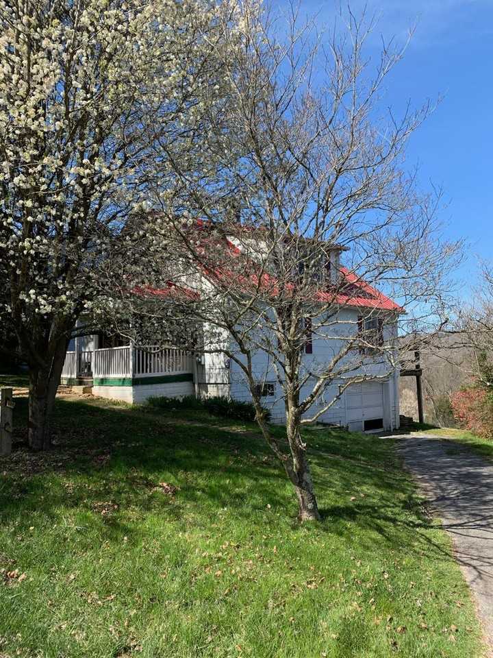 507 S Lewis St - Photo 2 of 11