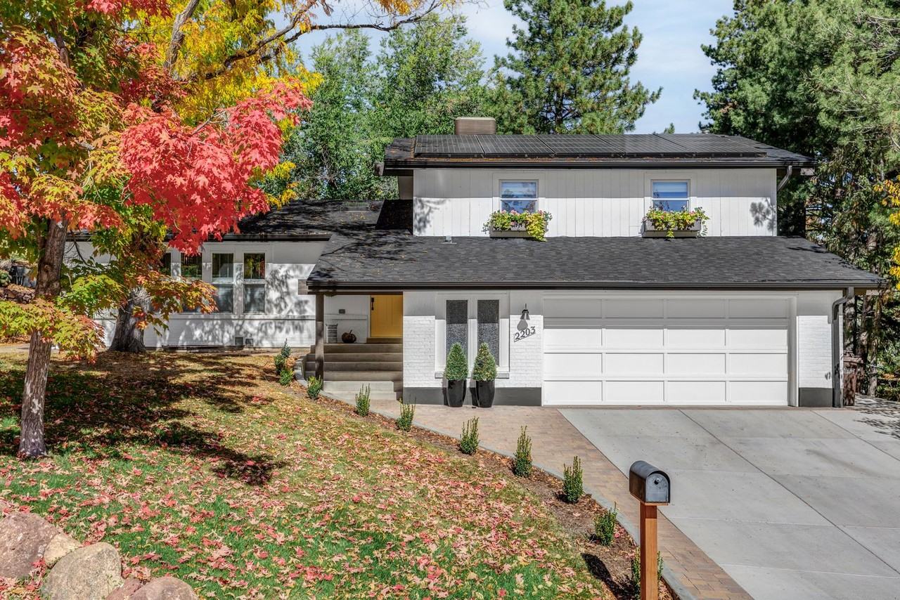 2203 Holyoke Dr - Photo 5 of 42