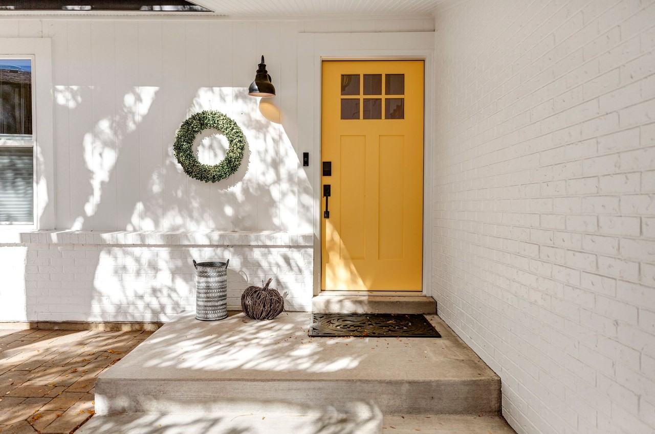 2203 Holyoke Dr - Photo 6 of 42