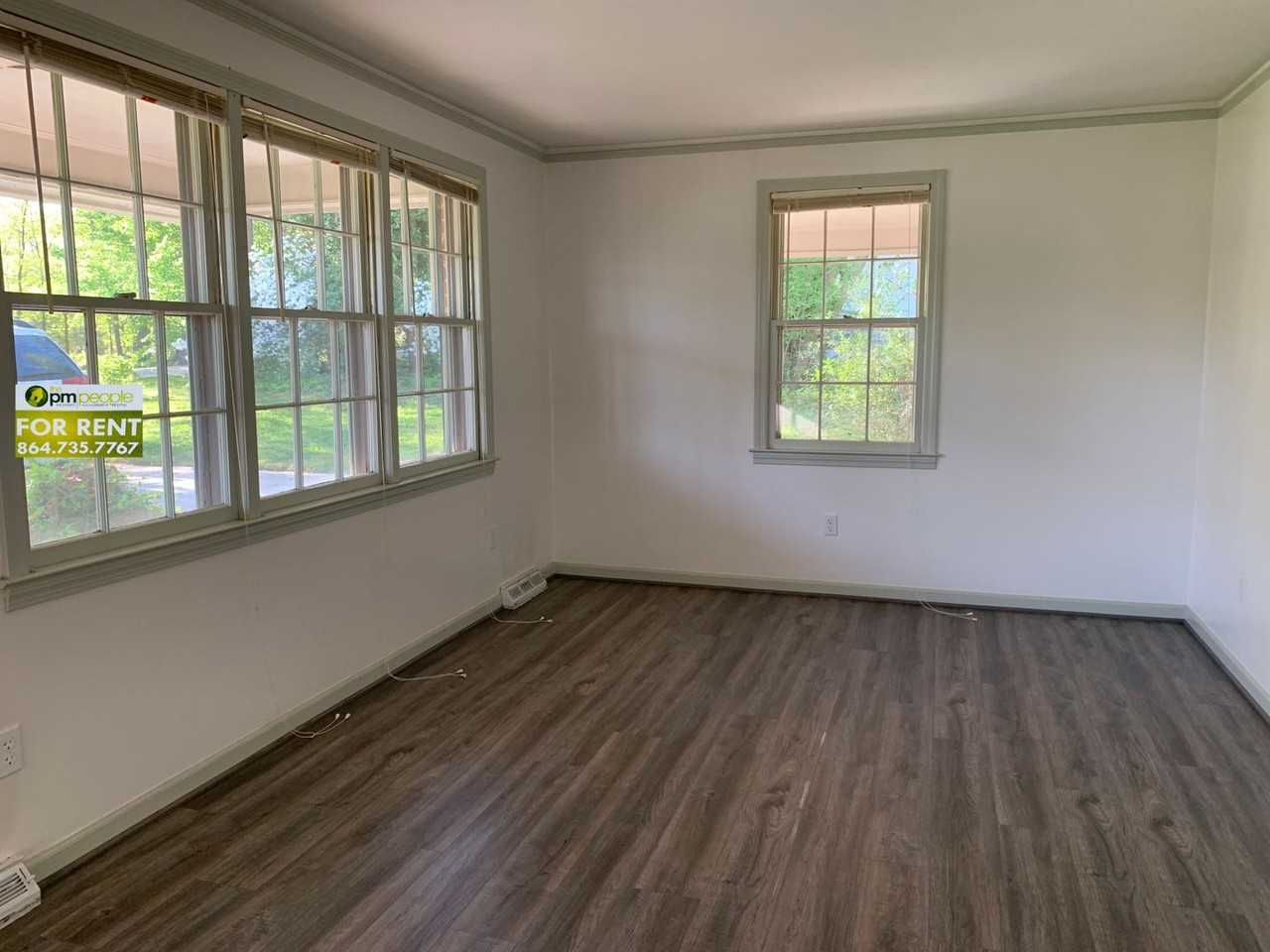 204 Pennwood Ln - Photo 4 of 16