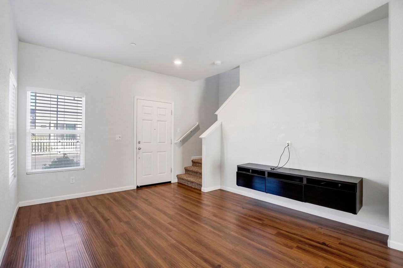 8154 Laurel Willow Ln - Photo 3 of 22