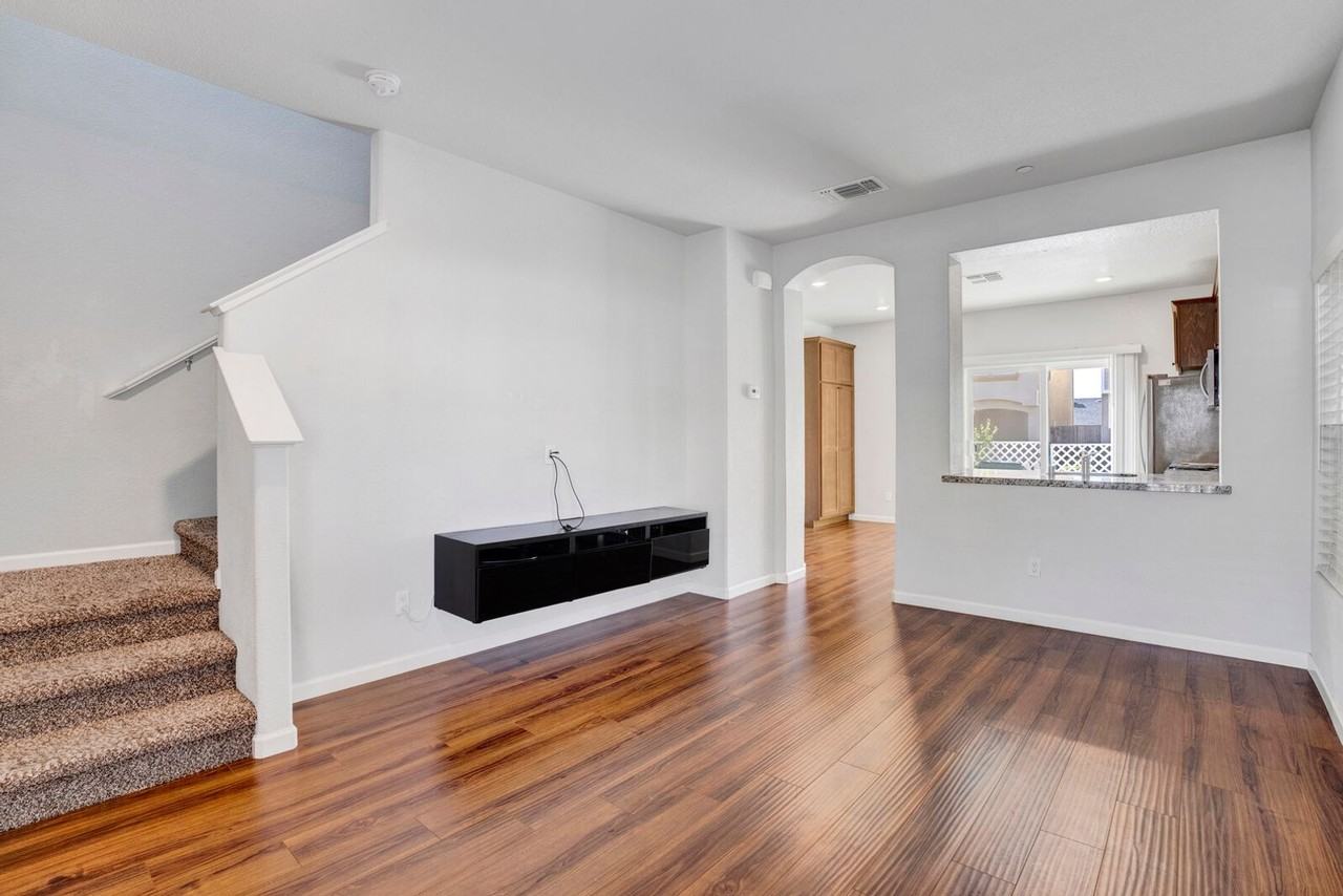 8154 Laurel Willow Ln - Photo 4 of 22