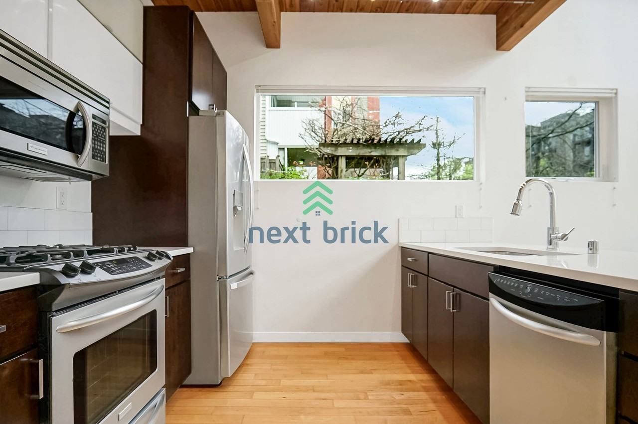 403 11th Ave - Photo 2 of 16