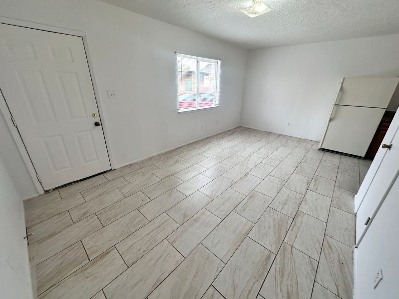 408 Texas St NE - Photo 2 of 12