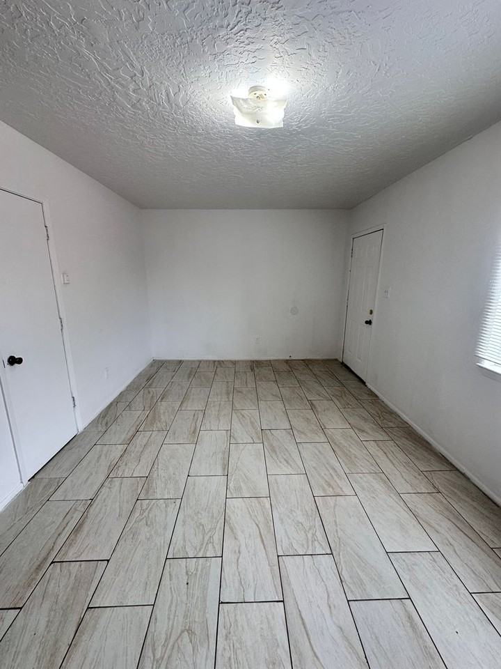 408 Texas St NE - Photo 3 of 12