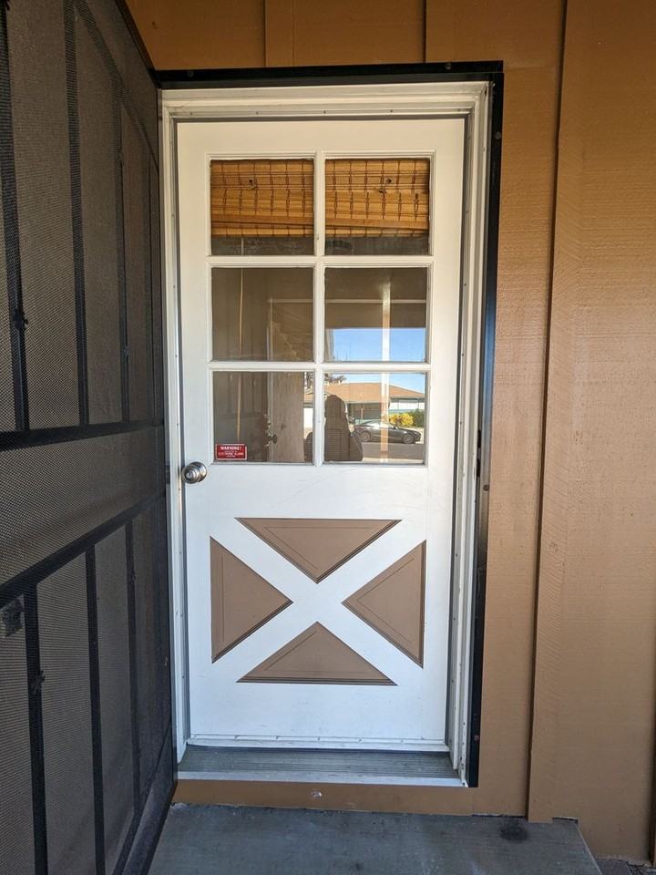 2064 Cypress Ave - Photo 2 of 48