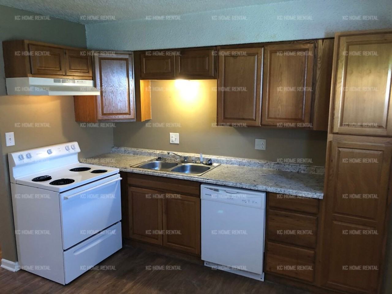 9217 E 54th St - Photo 2 of 21