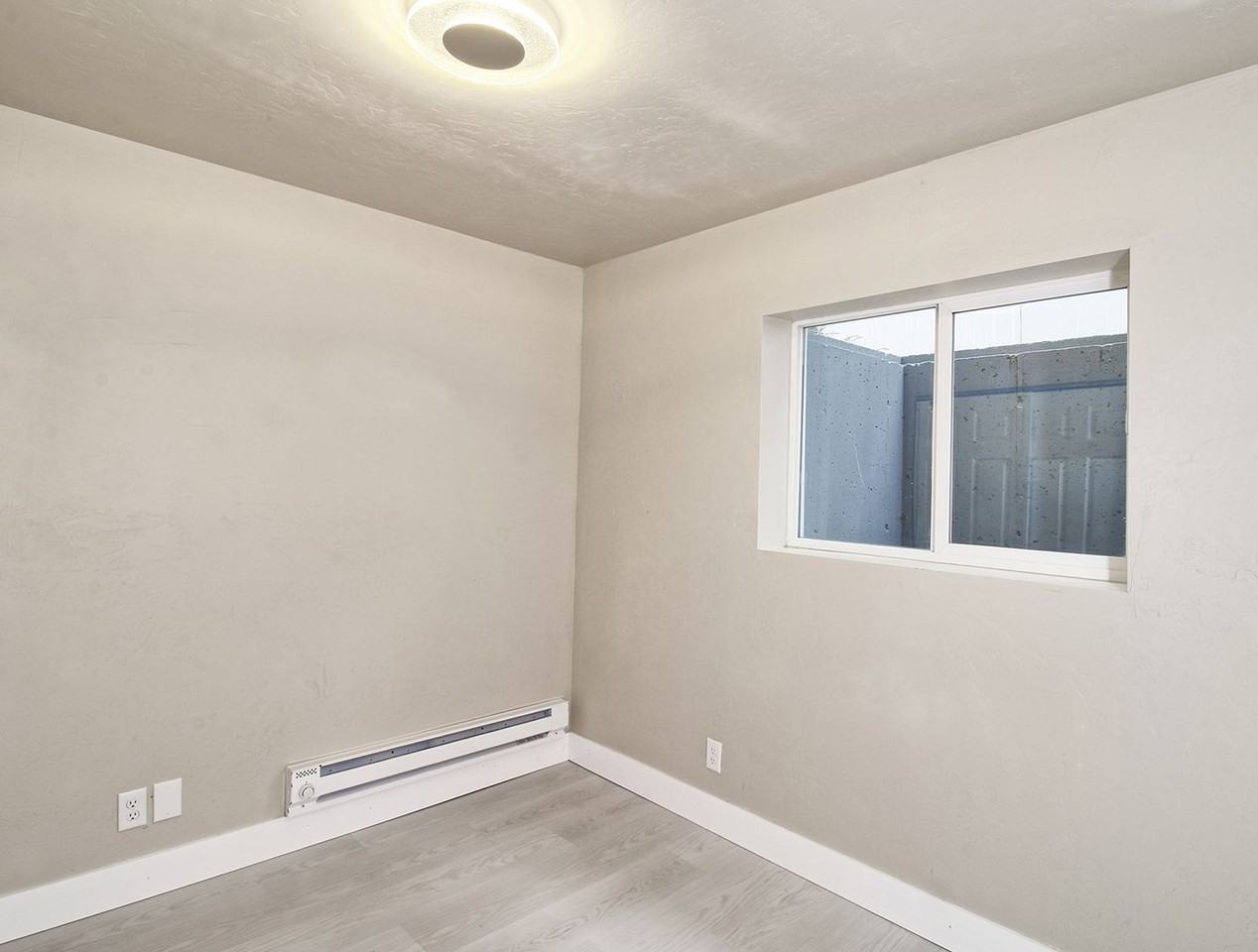 915 Grand Ave Bsmt #Bsmt - Photo 4 of 18