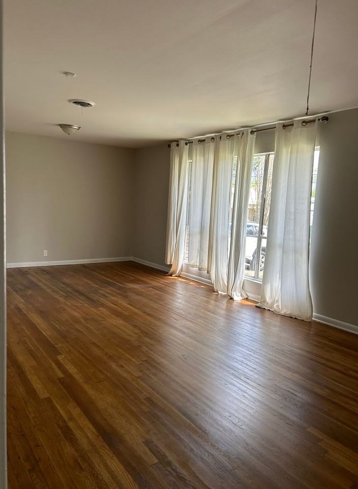 705 W 12th St - Photo 2 of 19