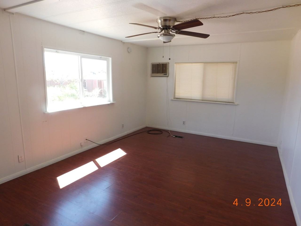 1553 W Coral Ave - Photo 3 of 7