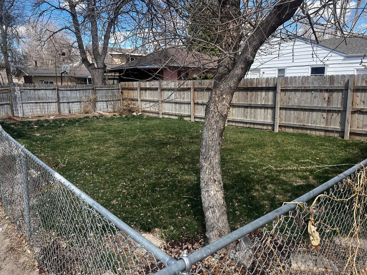 212 Curtis St - Photo 2 of 9