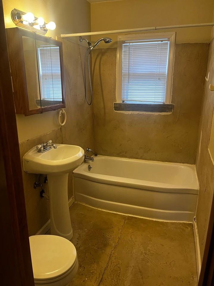 212 Curtis St - Photo 6 of 9