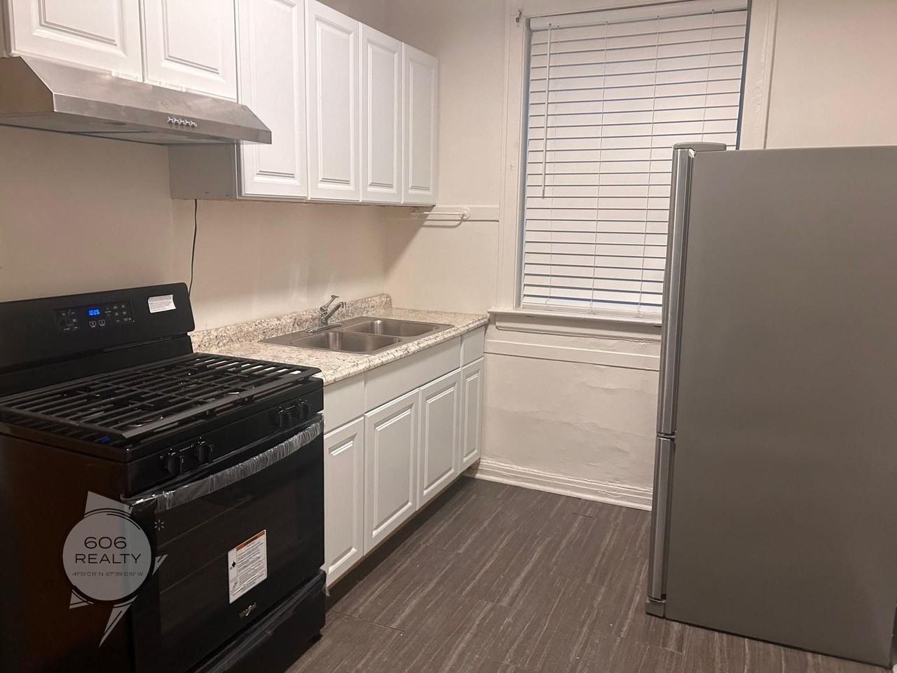 Oak Park! 118 - Photo 2 of 9