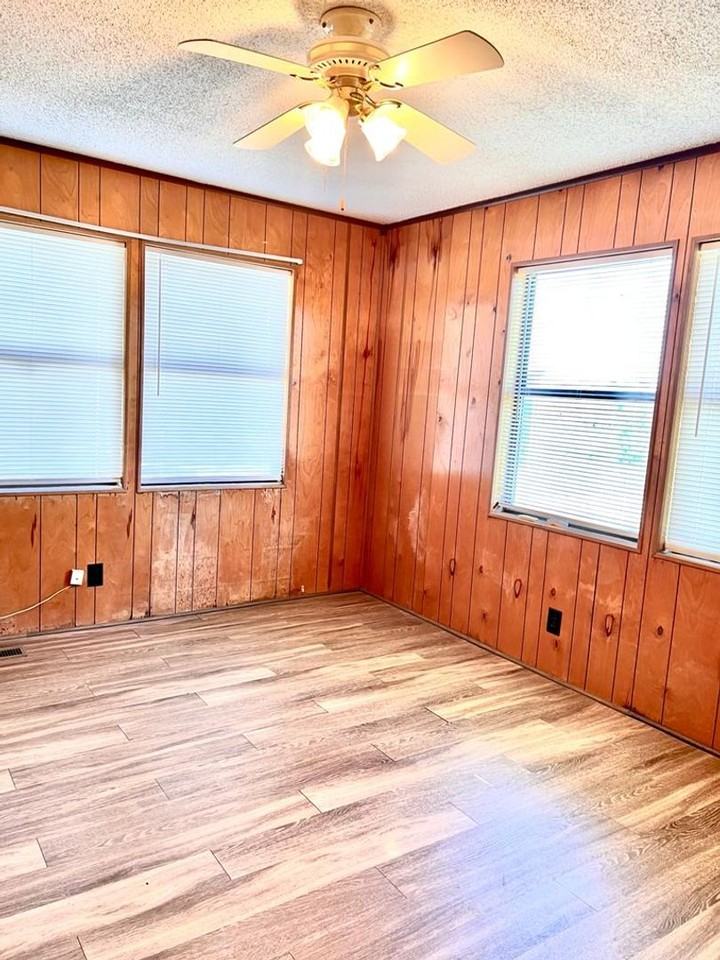 18425 Blake Manor Rd - Photo 3 of 17