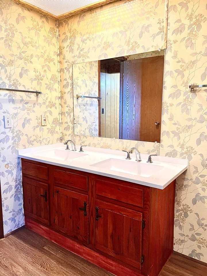 18425 Blake Manor Rd - Photo 4 of 17