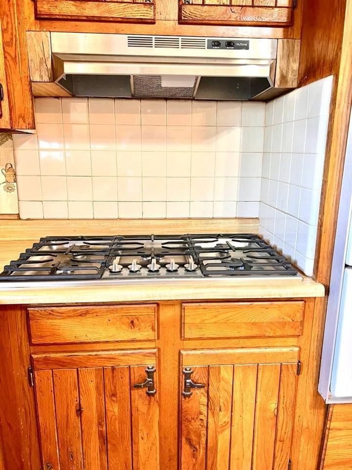 18425 Blake Manor Rd - Photo 5 of 17