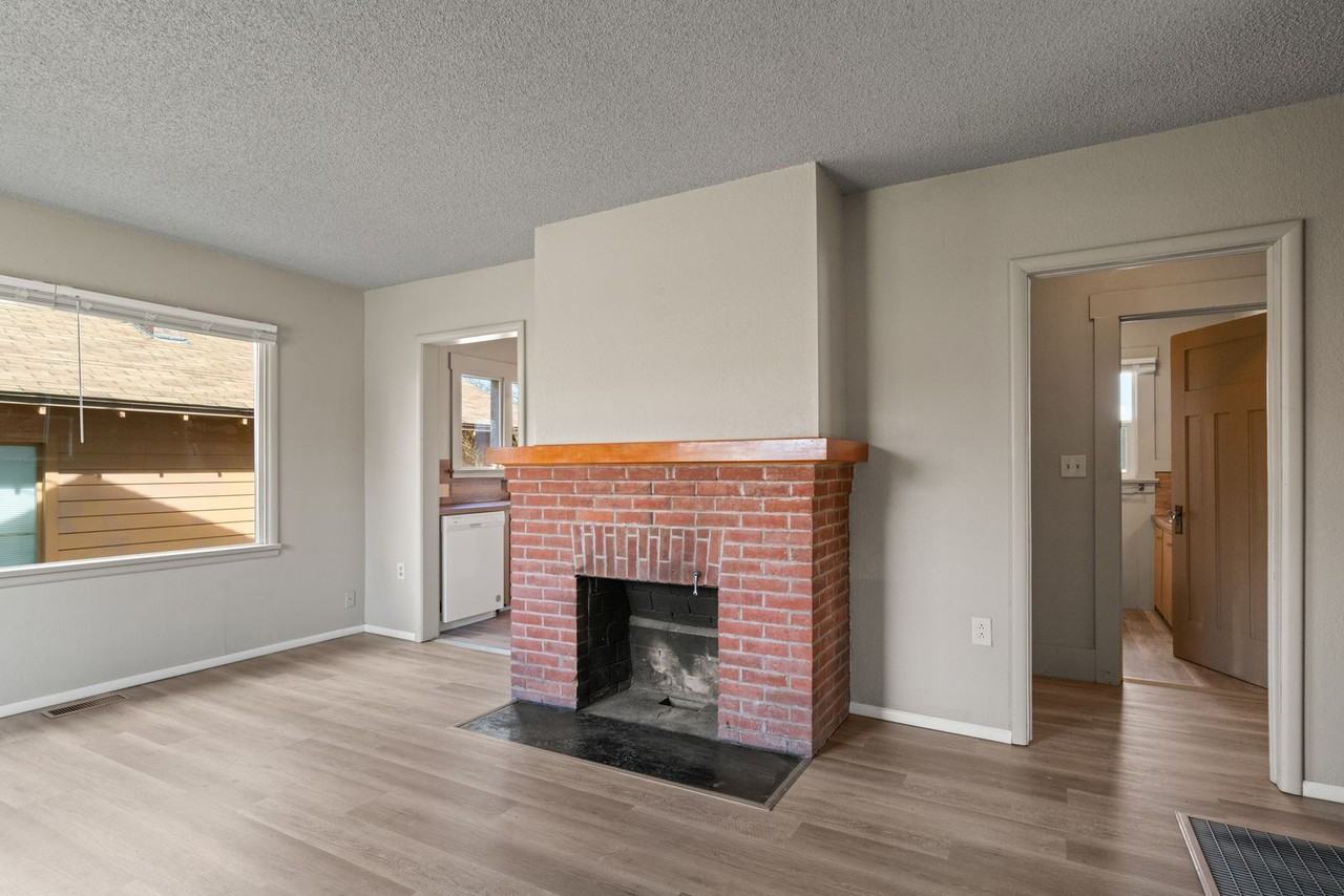 539 Malaga Ave - Photo 2 of 18
