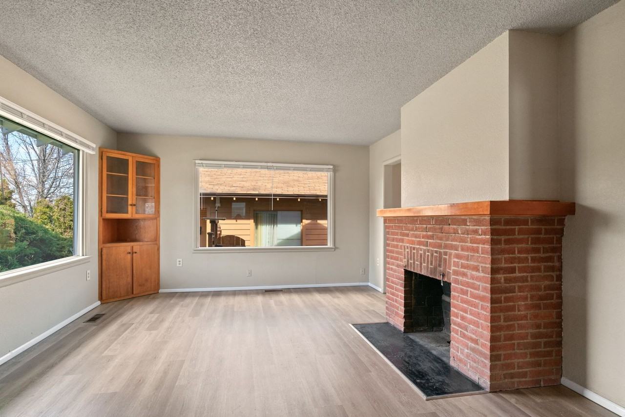 539 Malaga Ave - Photo 3 of 18