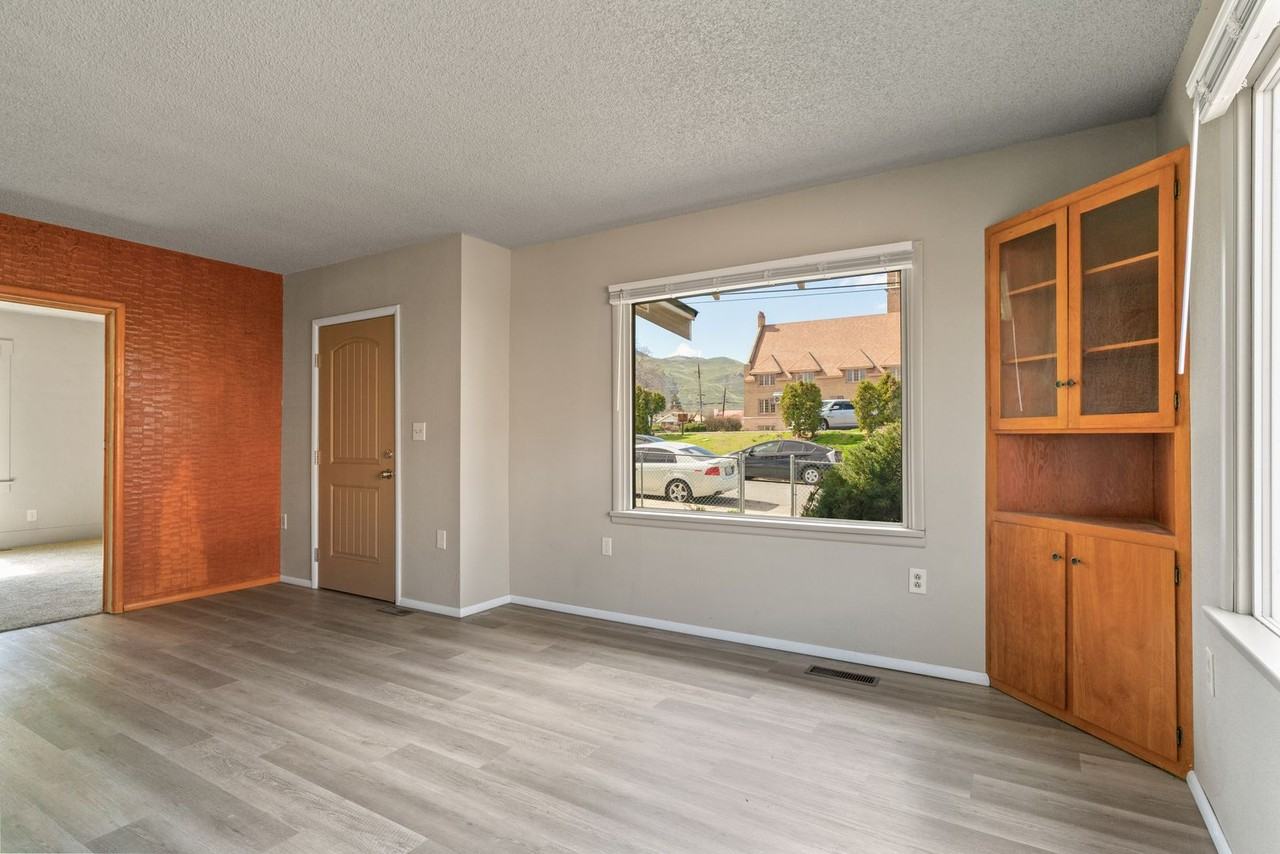 539 Malaga Ave - Photo 4 of 18