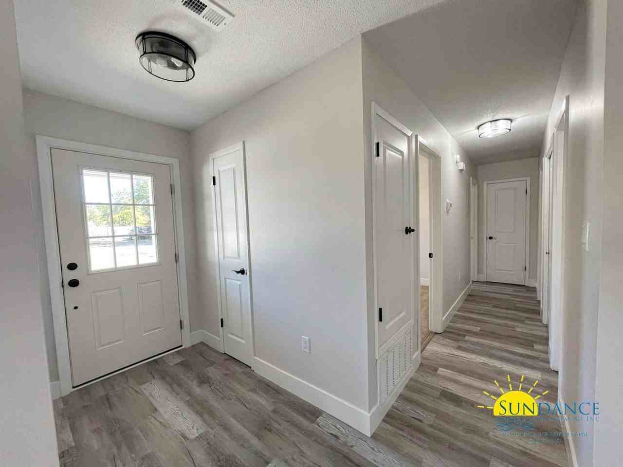 101 W Timberlake Dr - Photo 2 of 18