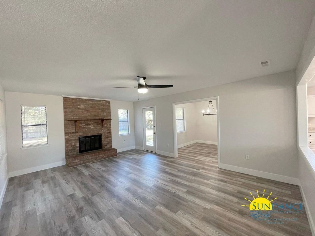 101 W Timberlake Dr - Photo 3 of 18