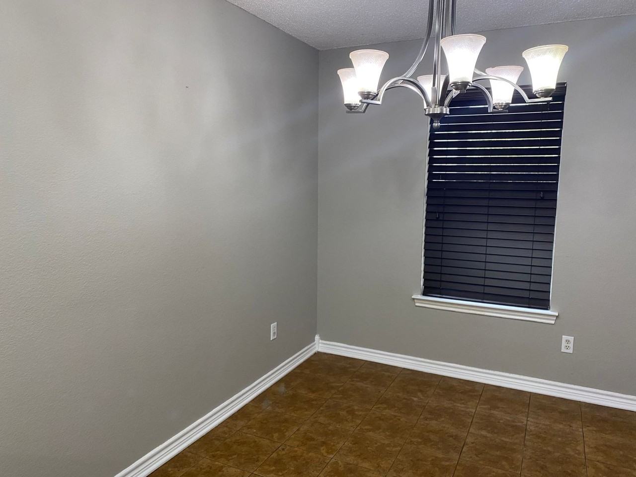 1808 Pebblebrook Ln - Photo 5 of 15
