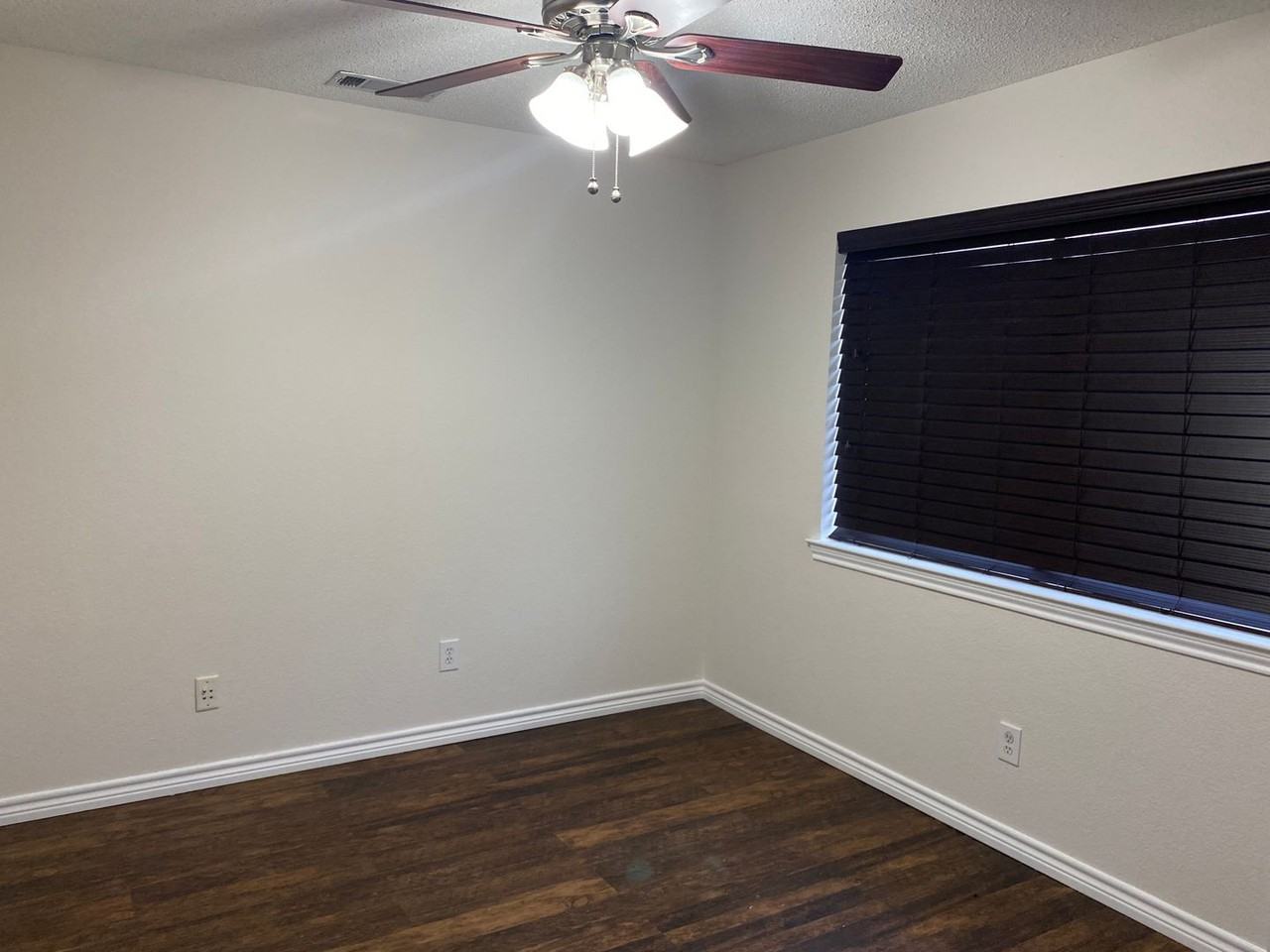 1808 Pebblebrook Ln - Photo 7 of 15