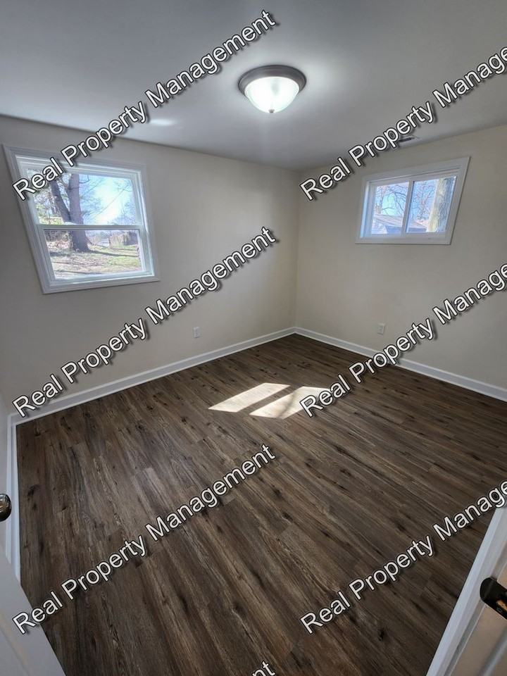 2830 Grand Blvd - Photo 5 of 9