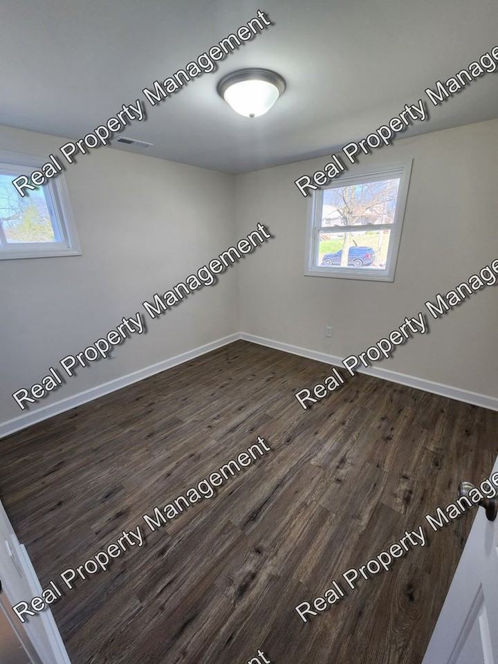 2830 Grand Blvd - Photo 6 of 9