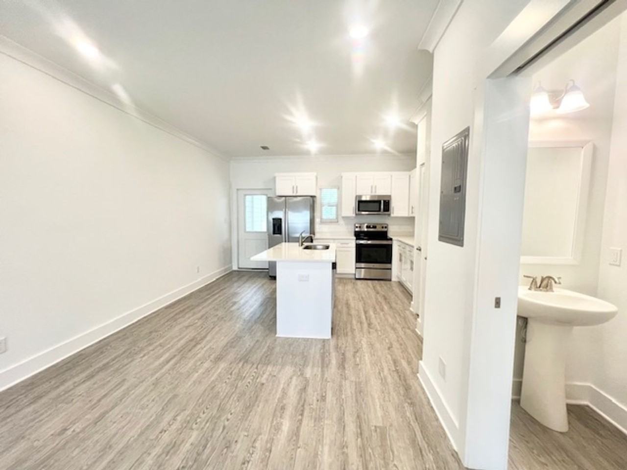 107 Date Palm Ln - Photo 6 of 22
