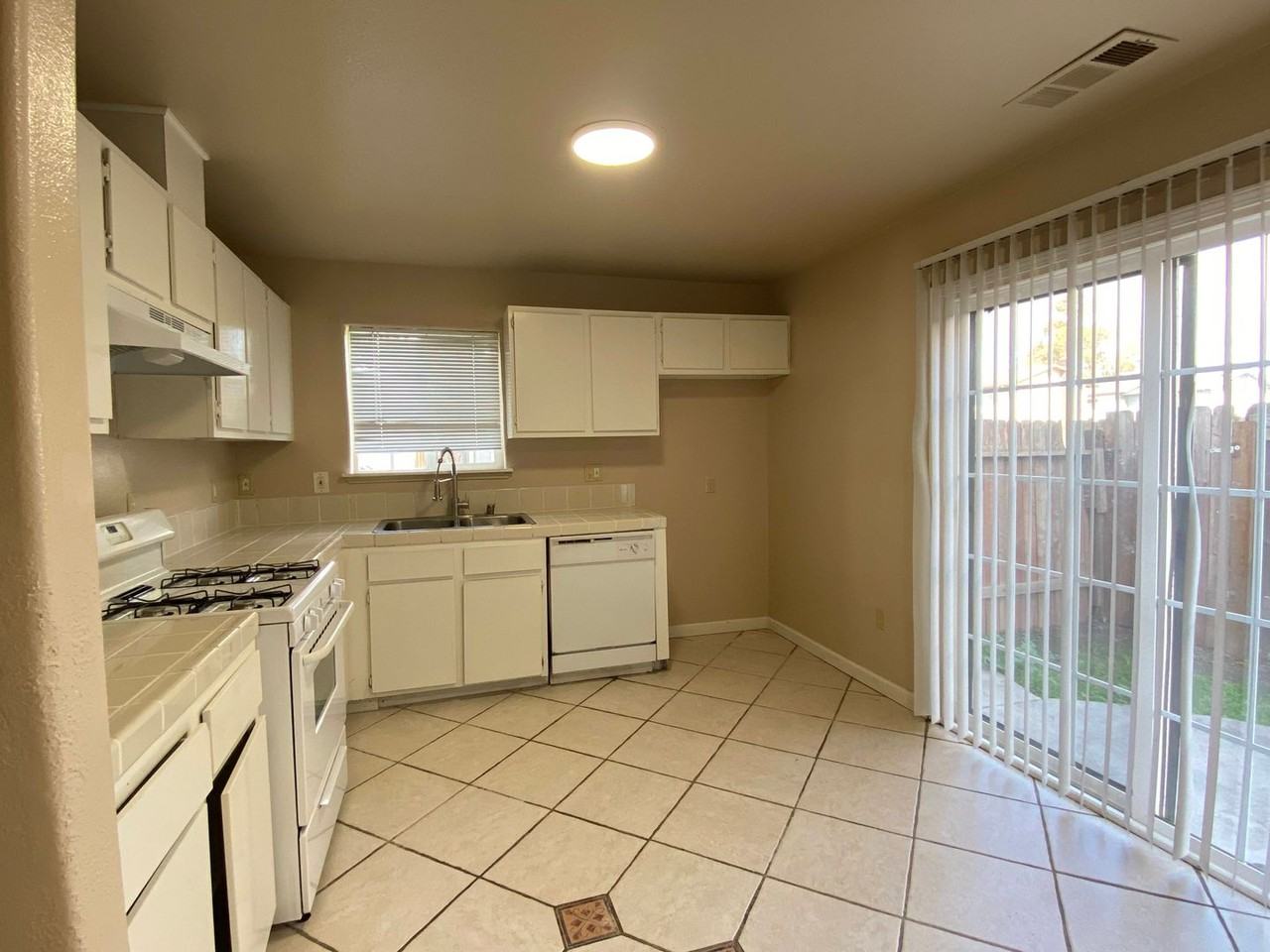 8626 Acapulco Way - Photo 6 of 24