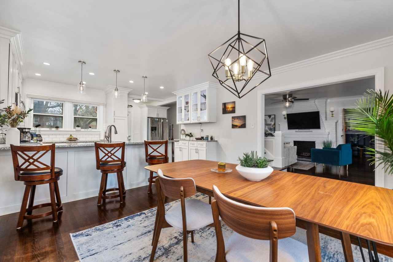 5641 Oak St - Photo 7 of 38