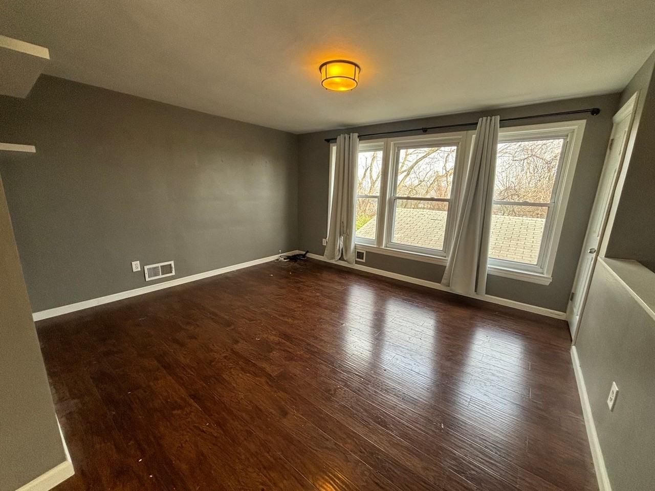 165 Woodridge Dr - Photo 3 of 11