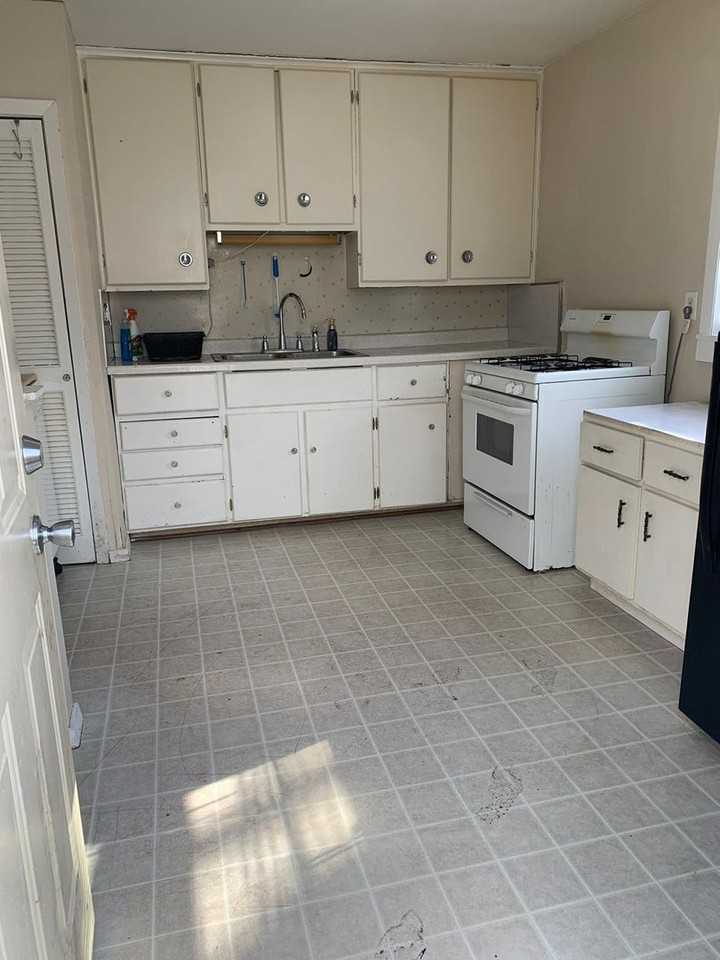 1709 S Warren St - Photo 3 of 6