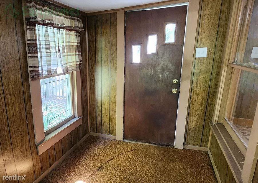 705 W Lindell St - Photo 2 of 10