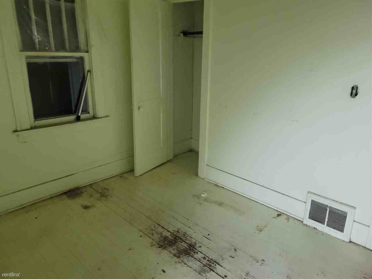 1060 Knickerbocker Ave - Photo 2 of 8