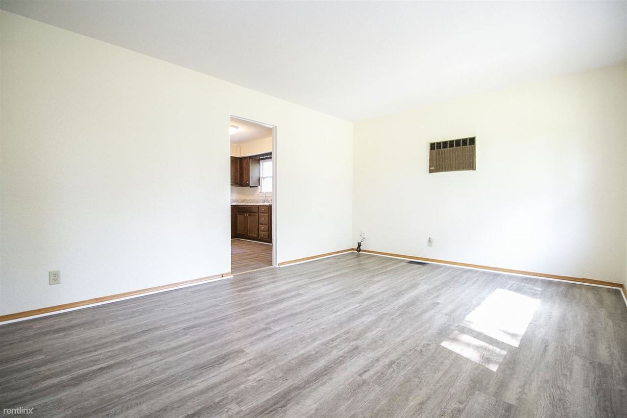 1709 Raynor Dr - Photo 3 of 10