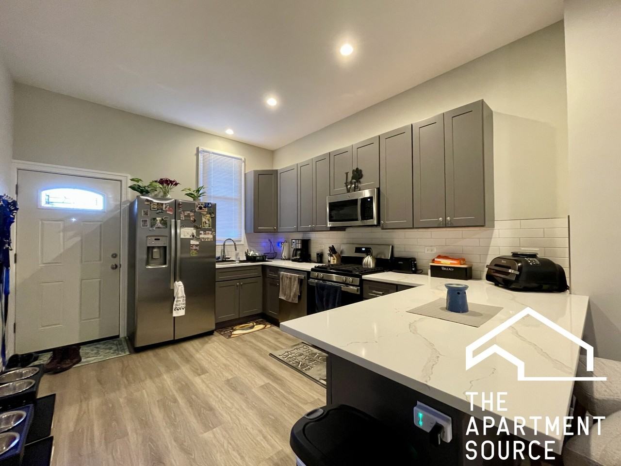 1725 N Honore St #1R - Photo 2 of 30