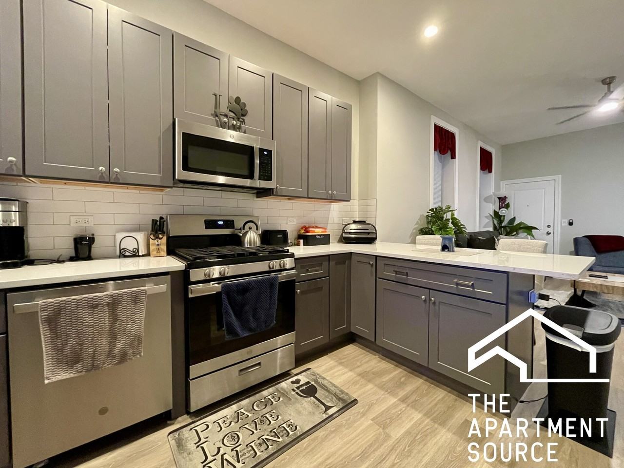 1725 N Honore St #1R - Photo 3 of 30