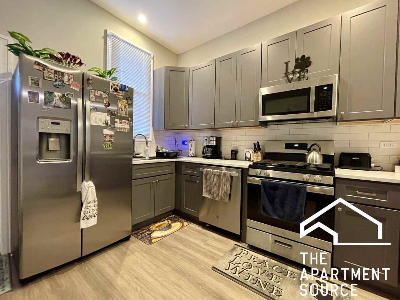 1725 N Honore St #1R - Photo 4 of 30
