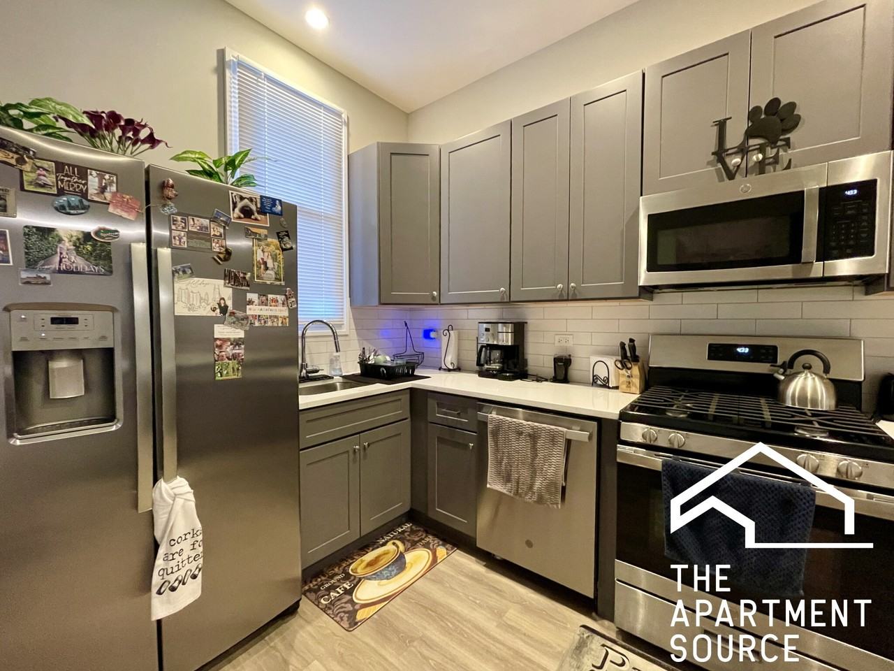 1725 N Honore St #1R - Photo 5 of 30
